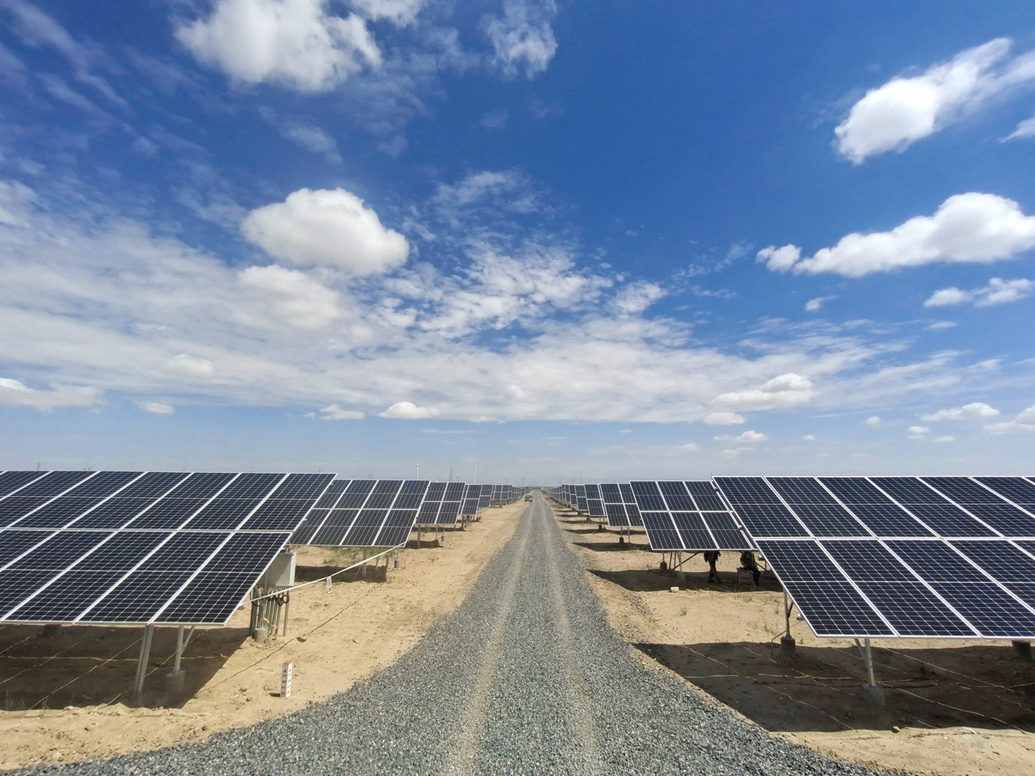 喜讯：能高公司承建100MW光伏发电项目实现全容量并网！(图2)